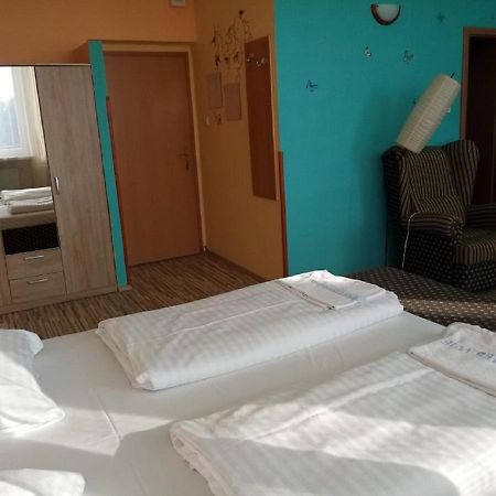 Hotel Hubert Nové Zámky מראה חיצוני תמונה