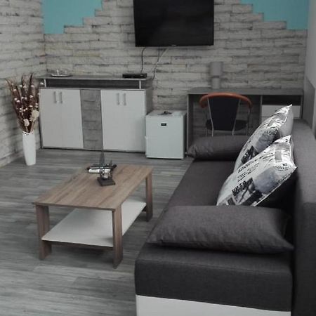 Hotel Hubert Nové Zámky מראה חיצוני תמונה