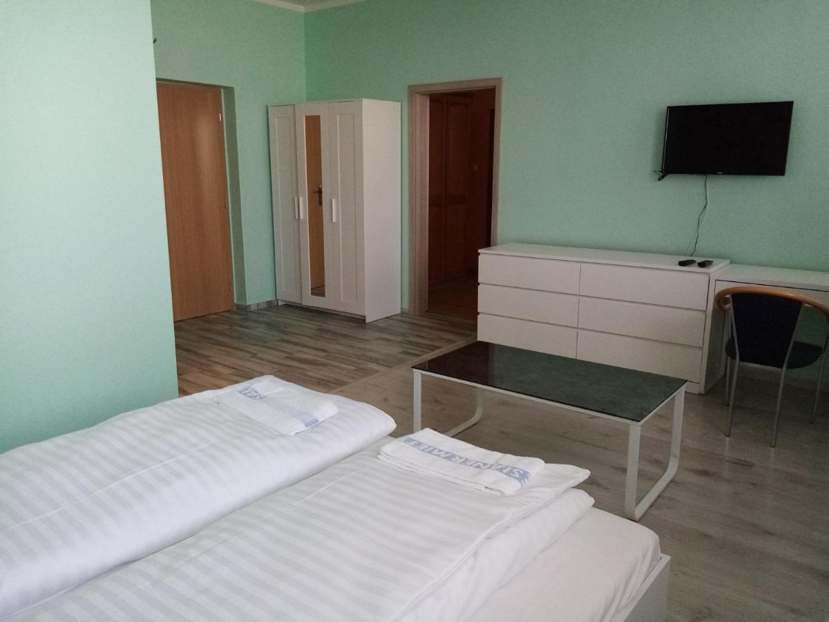 Hotel Hubert Nové Zámky מראה חיצוני תמונה