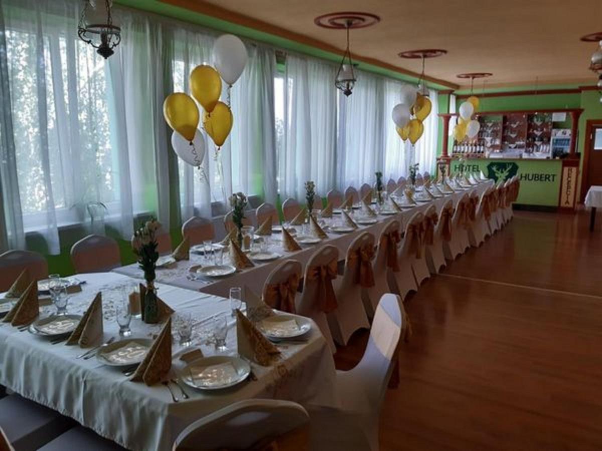 Hotel Hubert Nové Zámky מראה חיצוני תמונה