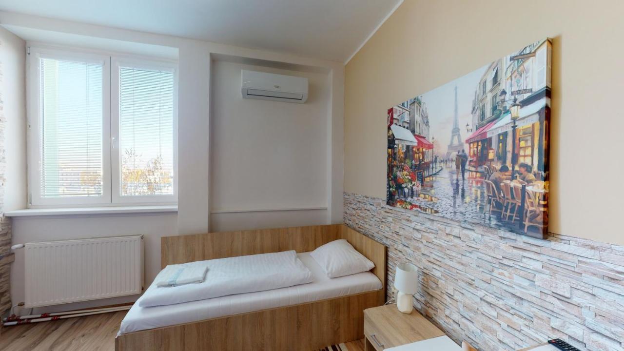 Hotel Hubert Nové Zámky מראה חיצוני תמונה