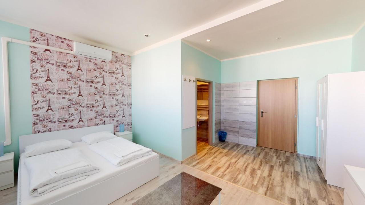 Hotel Hubert Nové Zámky מראה חיצוני תמונה