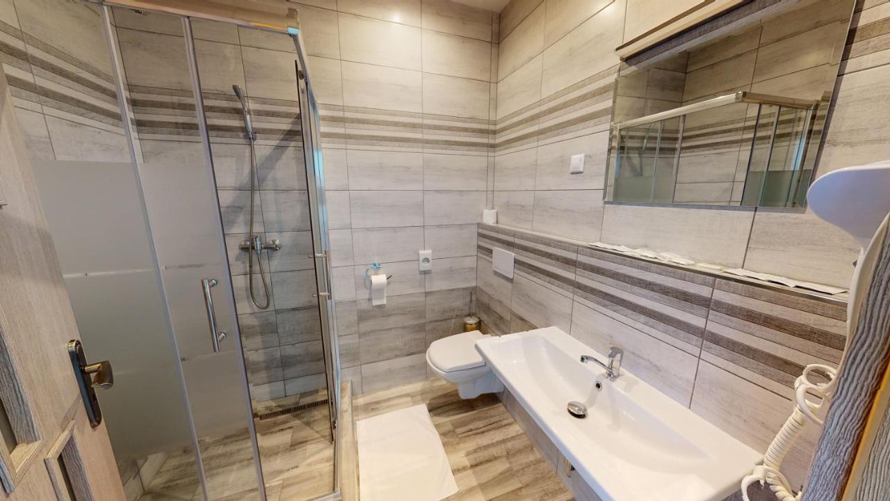 Hotel Hubert Nové Zámky מראה חיצוני תמונה