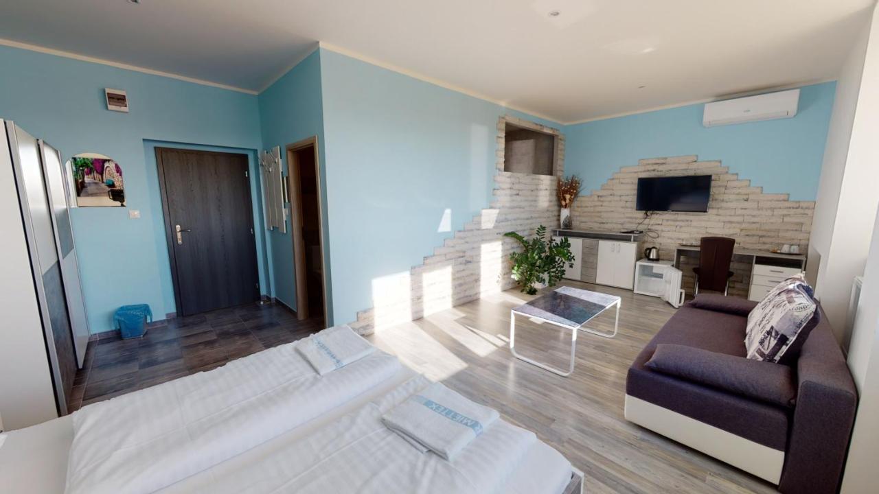 Hotel Hubert Nové Zámky מראה חיצוני תמונה