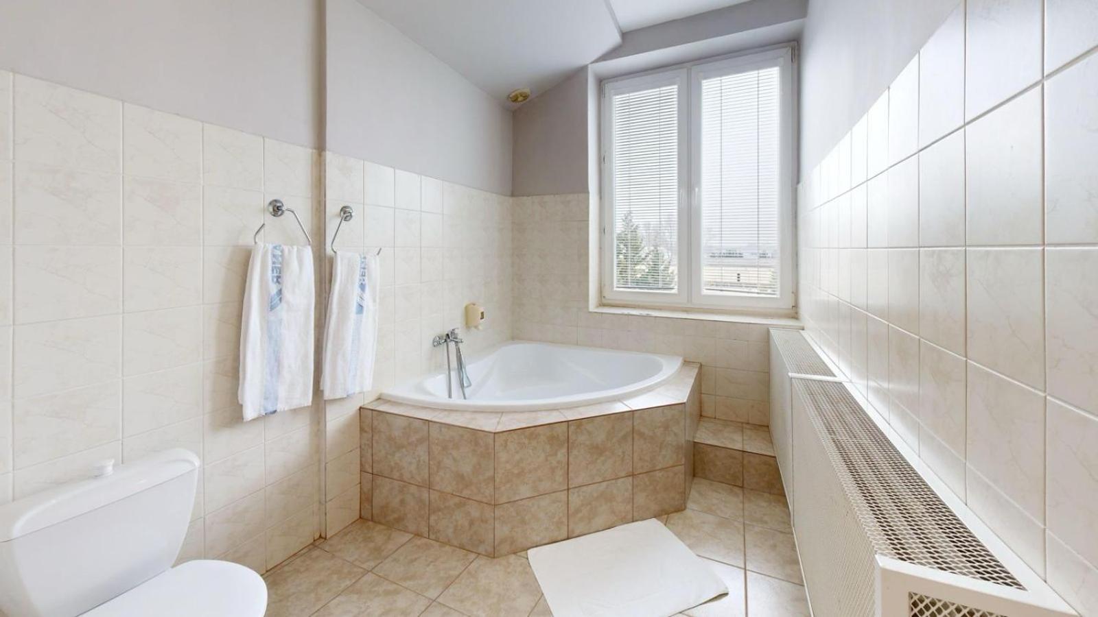 Hotel Hubert Nové Zámky מראה חיצוני תמונה