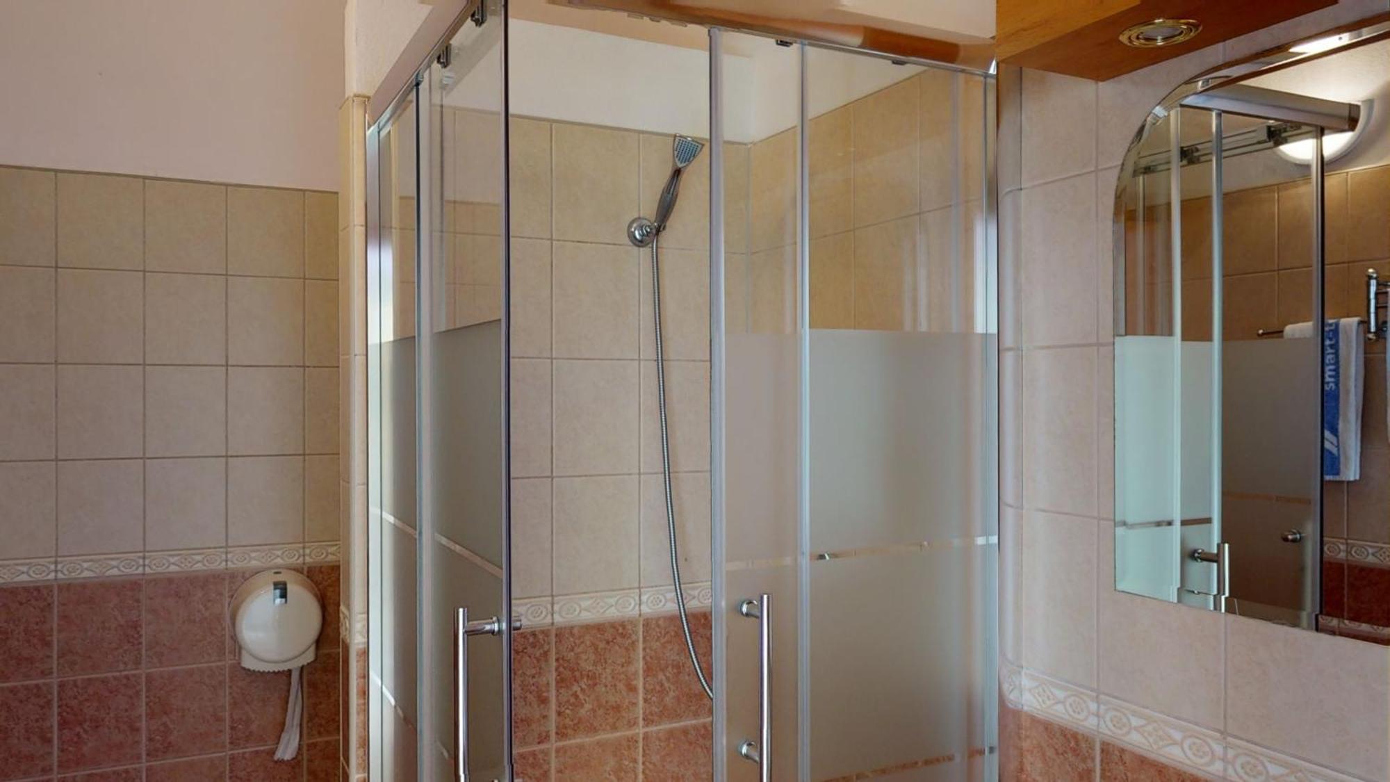 Hotel Hubert Nové Zámky מראה חיצוני תמונה