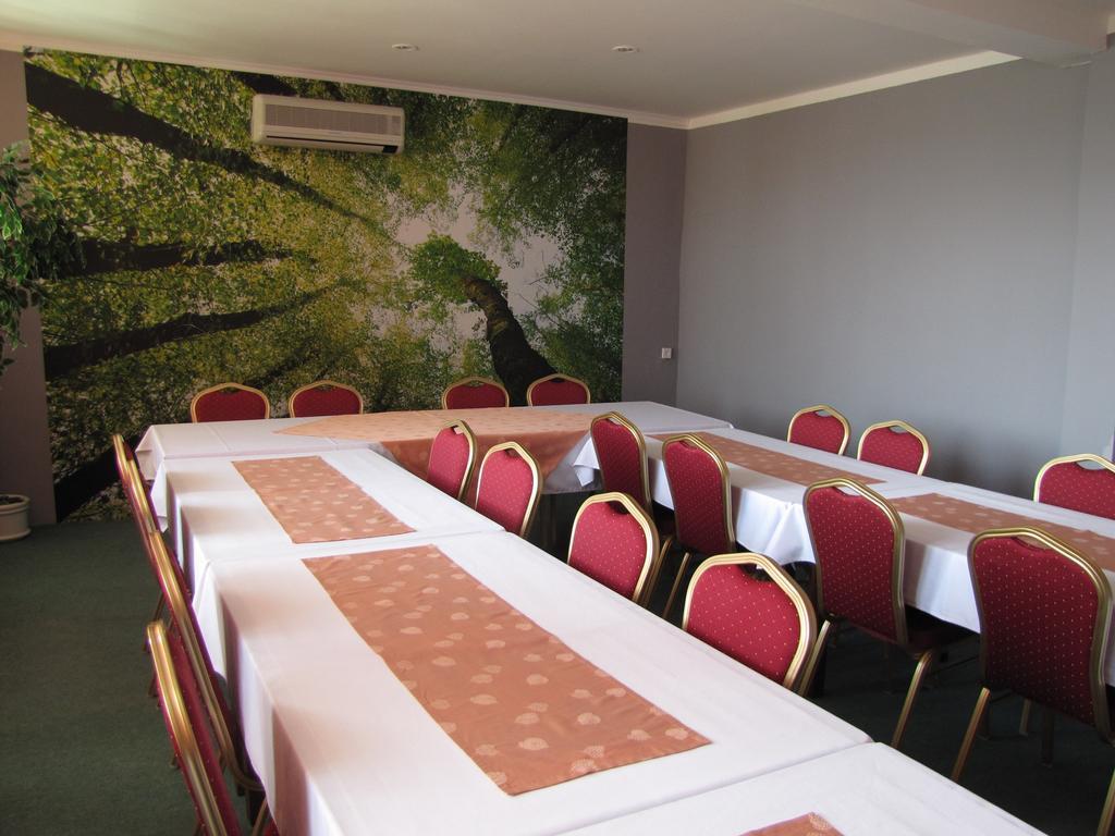 Hotel Hubert Nové Zámky מראה חיצוני תמונה