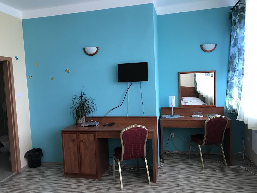 Hotel Hubert Nové Zámky מראה חיצוני תמונה