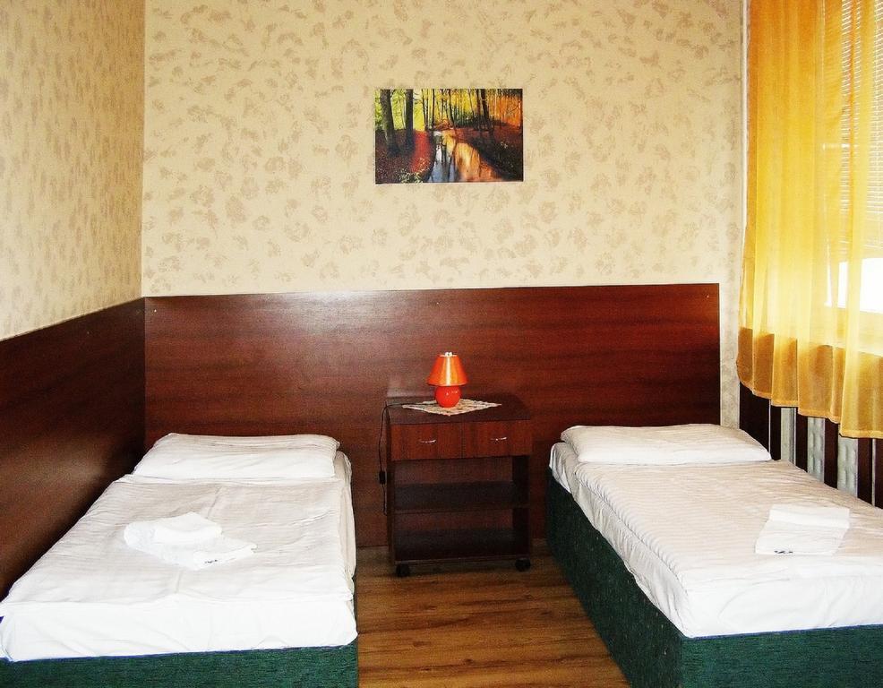Hotel Hubert Nové Zámky מראה חיצוני תמונה