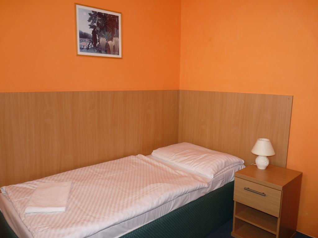 Hotel Hubert Nové Zámky מראה חיצוני תמונה