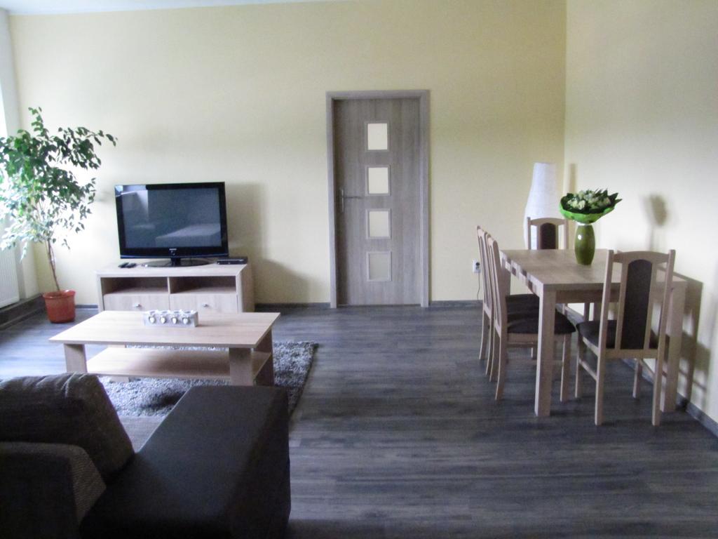 Hotel Hubert Nové Zámky מראה חיצוני תמונה