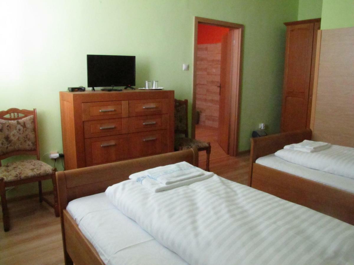 Hotel Hubert Nové Zámky מראה חיצוני תמונה